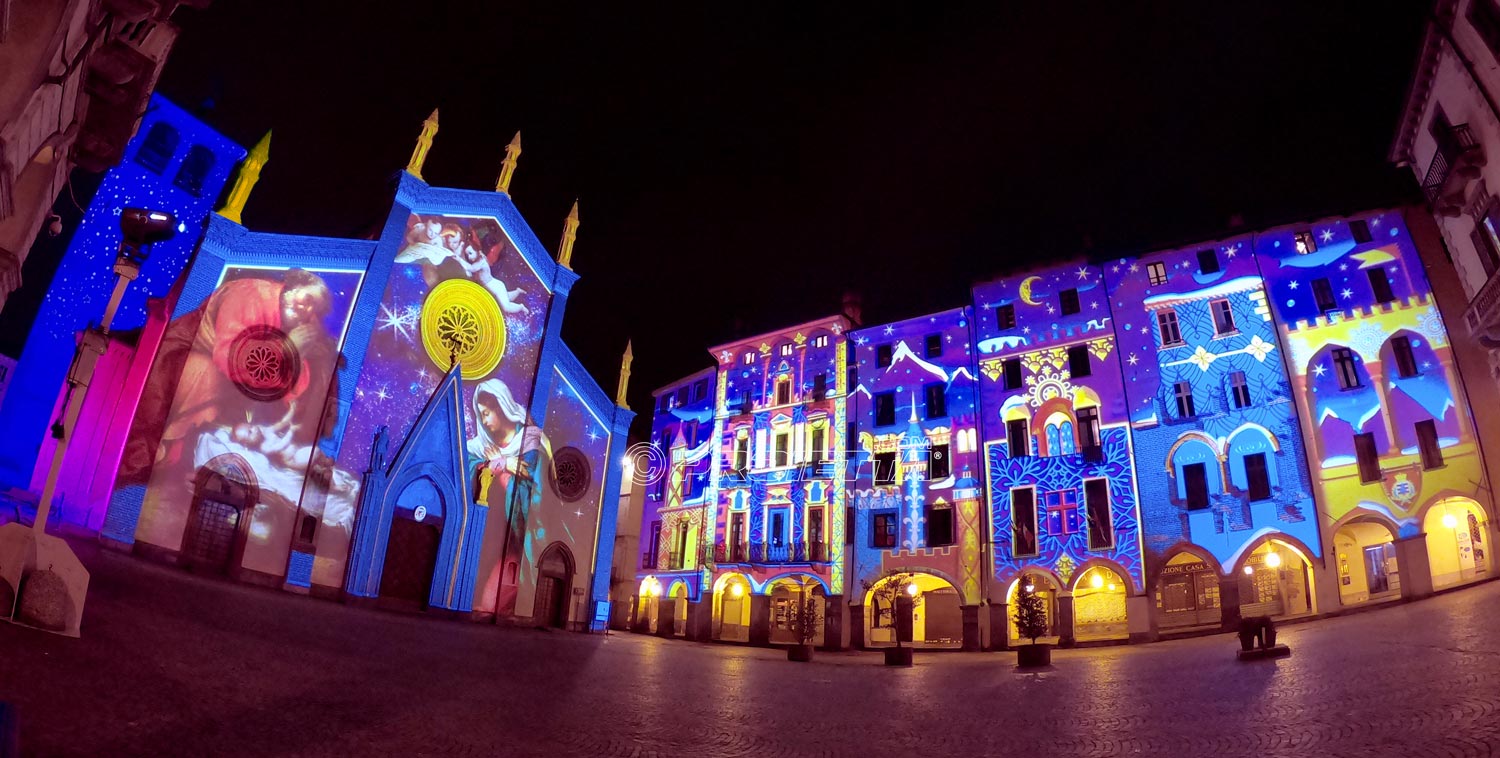 Christmas atmosphere in the city with mapping projections