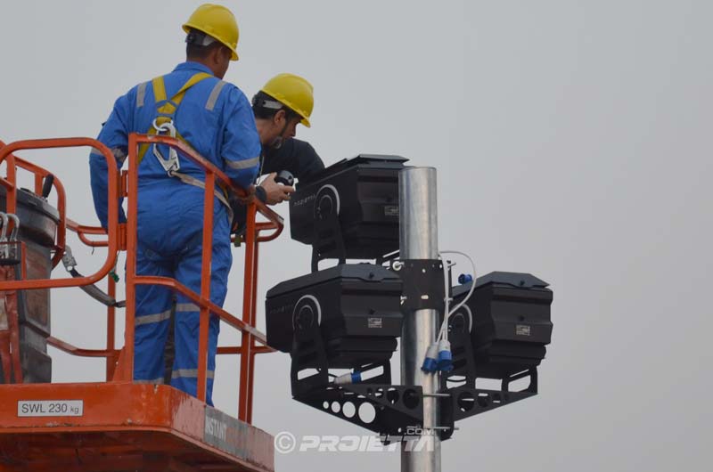 Installation of projectors on tubular pole with pole brackets